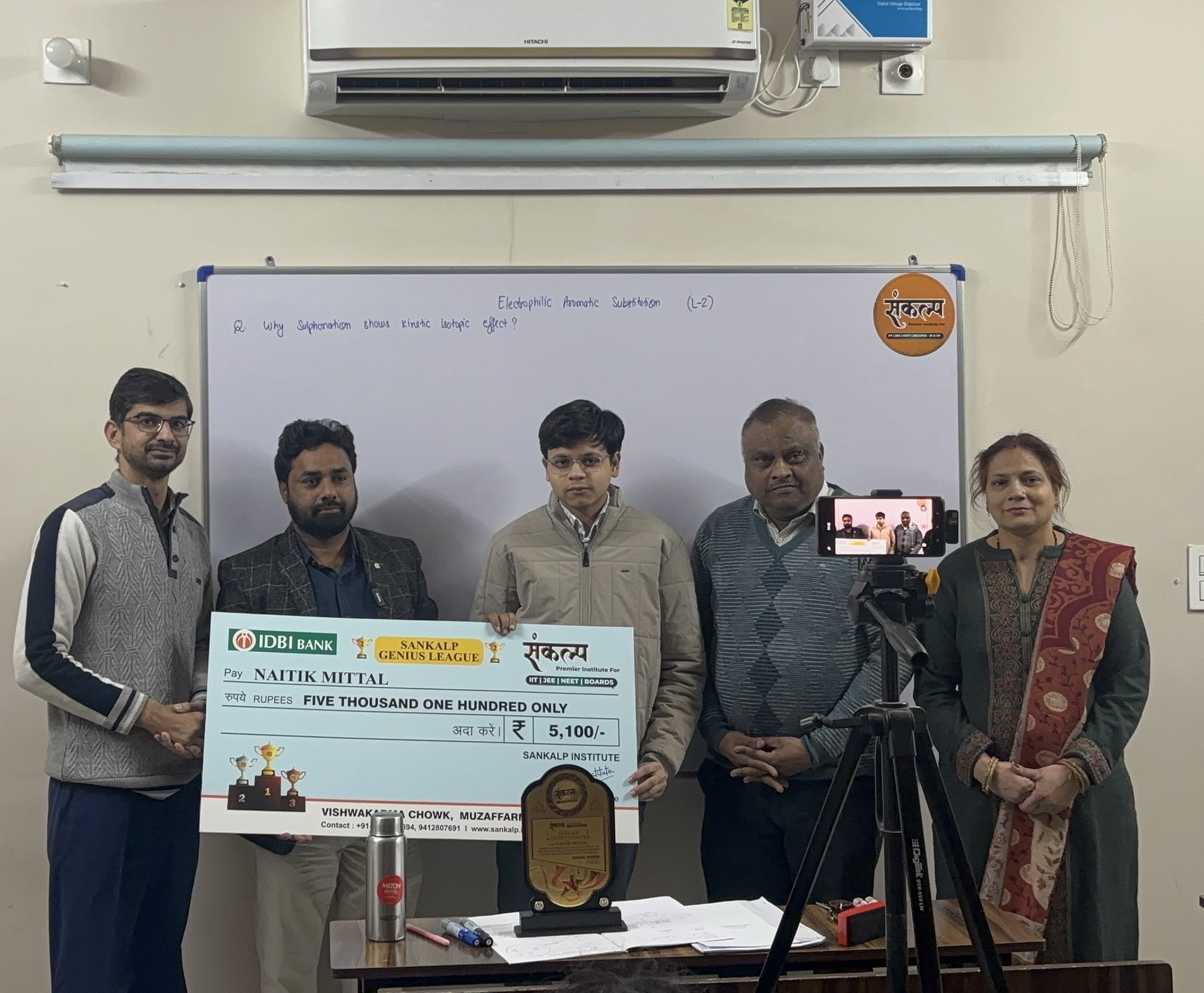 Naitik Mittal receiving prize